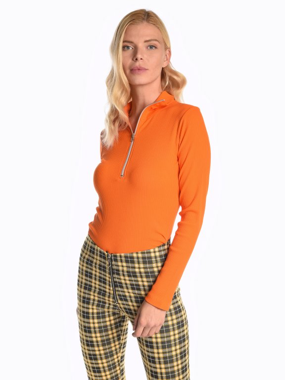 Ribbed long sleeve t-shirt with front zipper