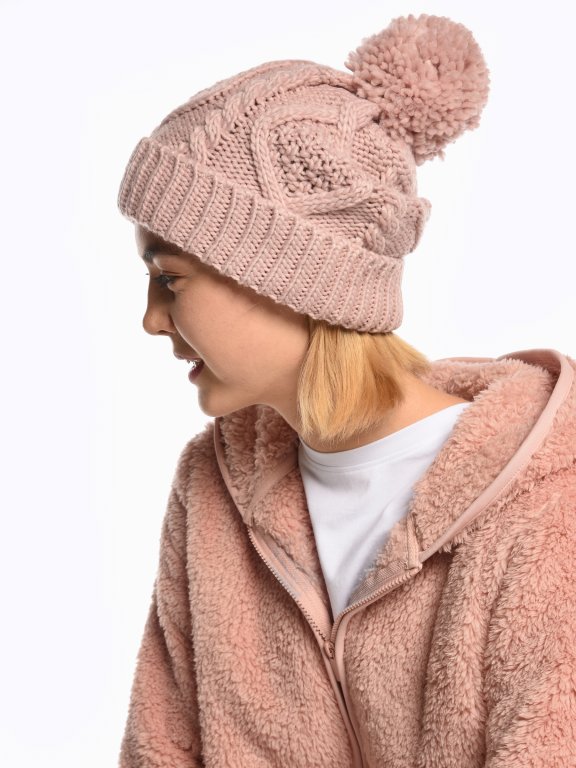 Knitted beanie with pompom