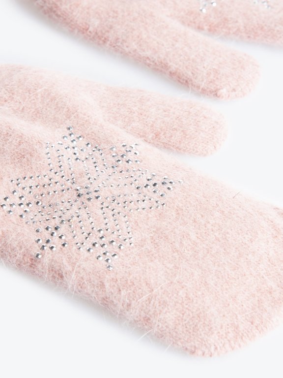 Knitted gloves with stones