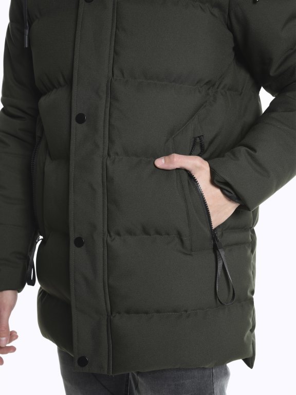 Hosszú párnázott steppelt kabát kapucnival