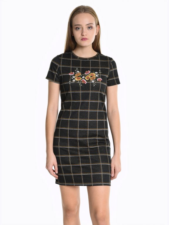 Plaid dress with flower embroidery
