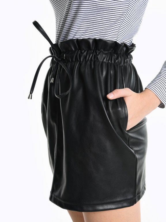Vrecová mini sukňa z imitácie kože