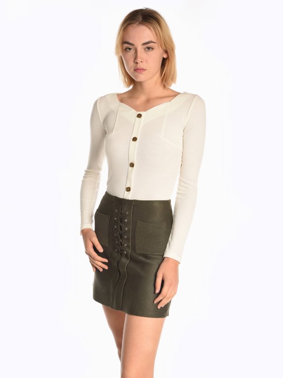 Ribbed top with buttons