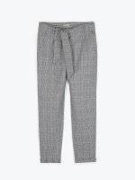 Plaid stretchy carrot fit trousers