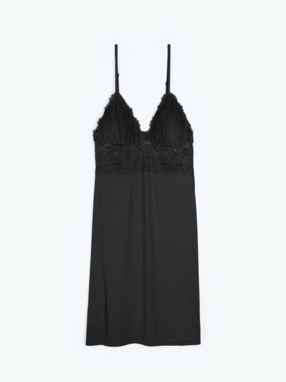 Nightdress with lace