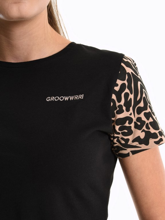 T- shirt with animal printed sleeves