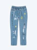 Comfy distressed jeans with prints
