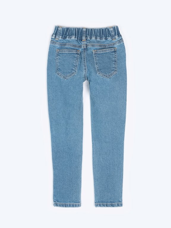 Pohodlné džíny s obnošeným vzhledem a potiskem