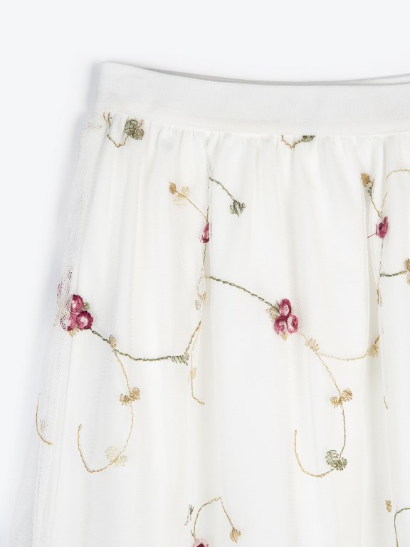 Mesh skirt with floral embroidery