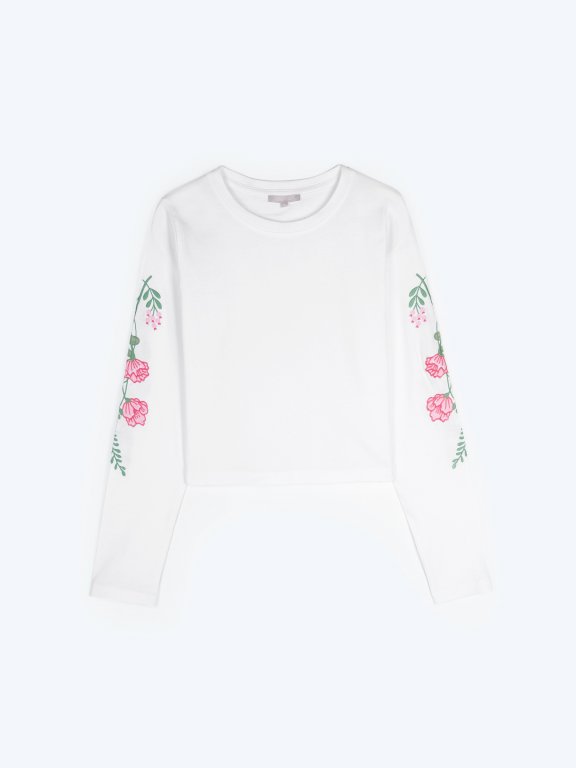 T-shirt with floral emroidery
