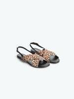 Flat sandals with animal pattern