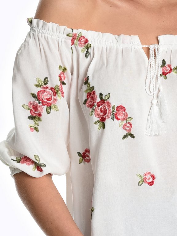 Off-the-shouldler blouse with embroidery