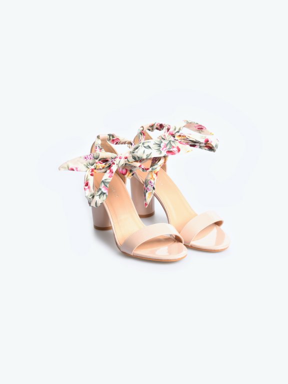 Block heel sandals with ribbon