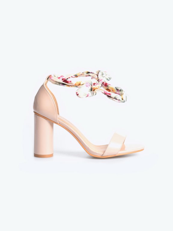 Block heel sandals with ribbon