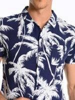 Koszulka z wiskozy z tropikalnym nadrukiem