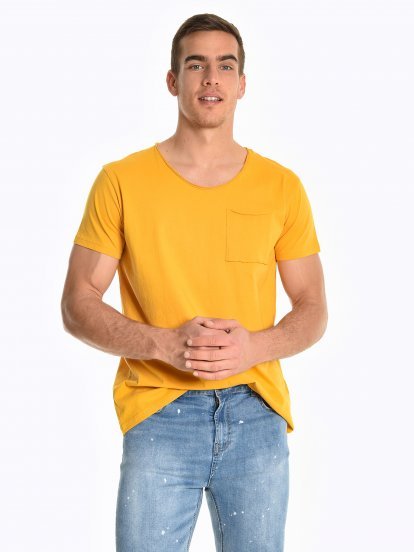 Základné tričko slim fit s náprsným vreckom