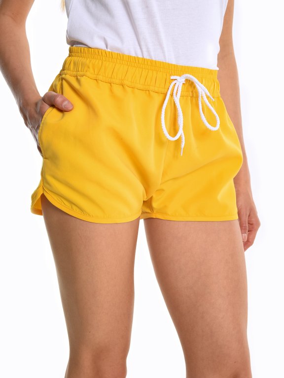 Basic shorts with pockets
