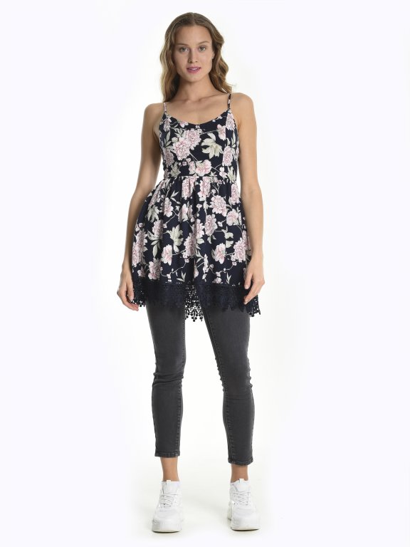 Floral prinnt top with crochet detail