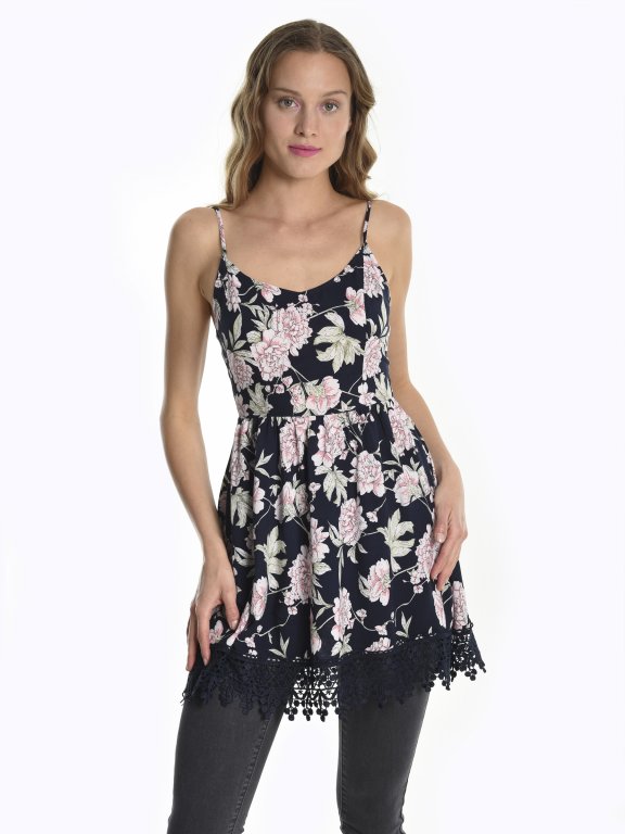 Floral prinnt top with crochet detail