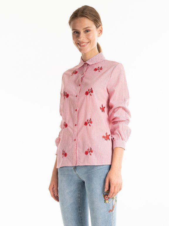 Prúžkovaná košeľa s riasením na rukávoch a kvetinovou výšivkou