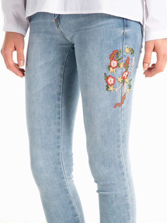 Džínsy skinny s kvetinovou výšivkou