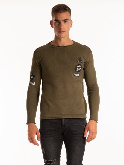 Jumper with patches