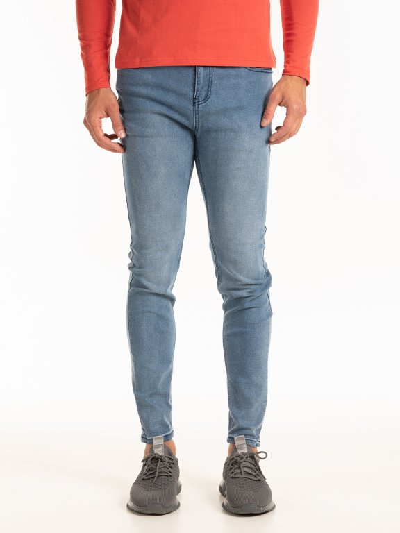 Jednoduché džíny straight slim fit