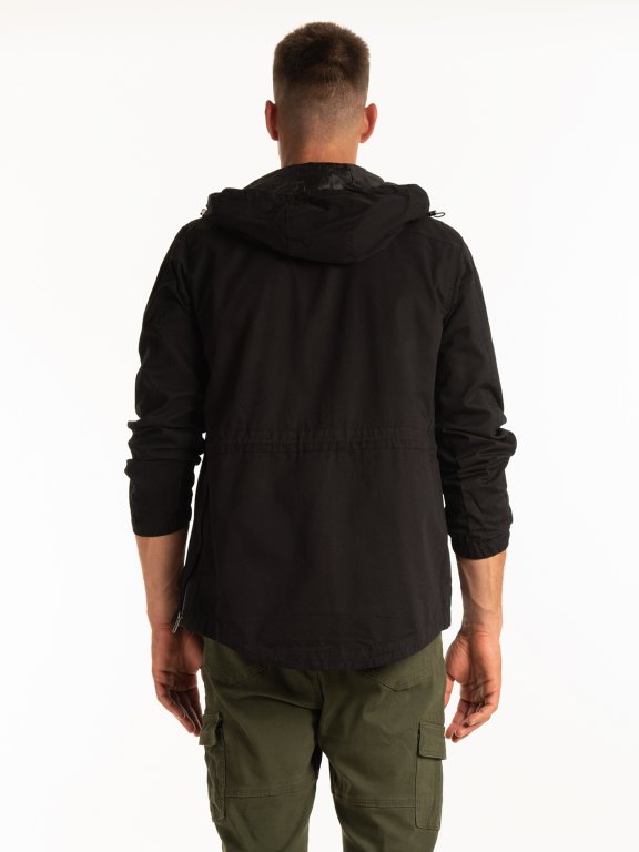 Hooded jacket with pockets