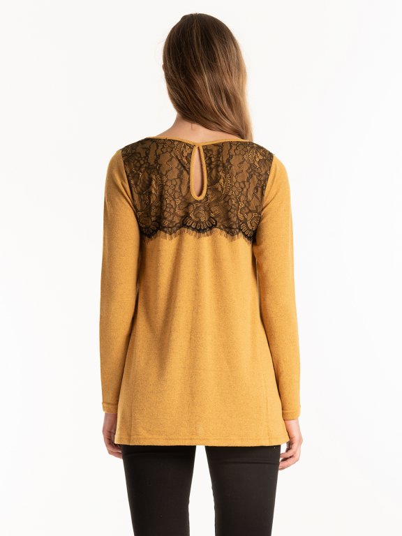 TOP WITH LACE DETAIL