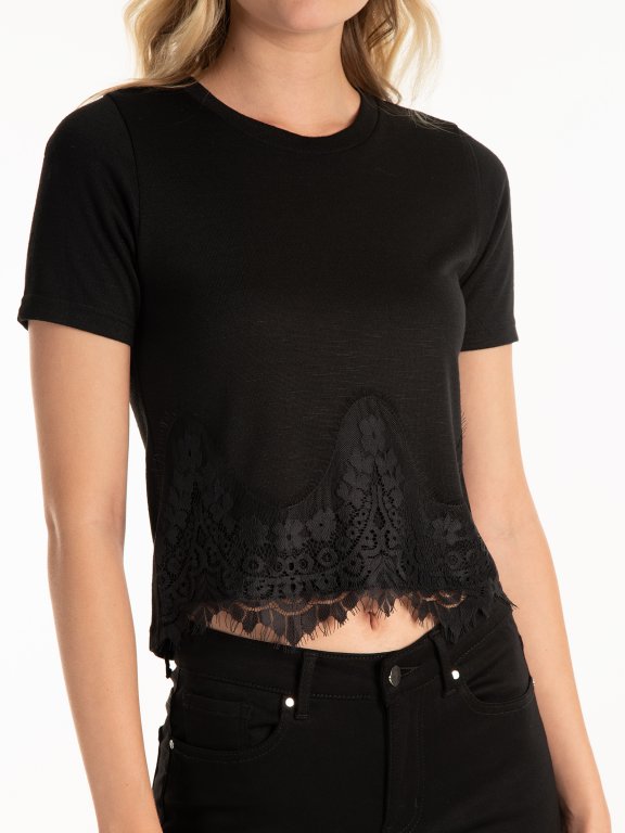 CROP TOP WITH LACE DETAIL