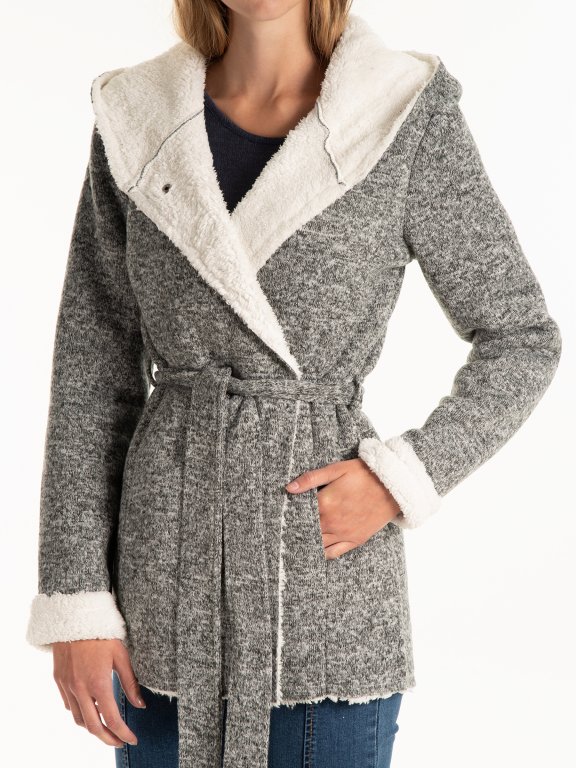Kabát s plyšovou podšívkou s kapucí