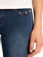 Jeansy skinny z metalowymi krążkami
