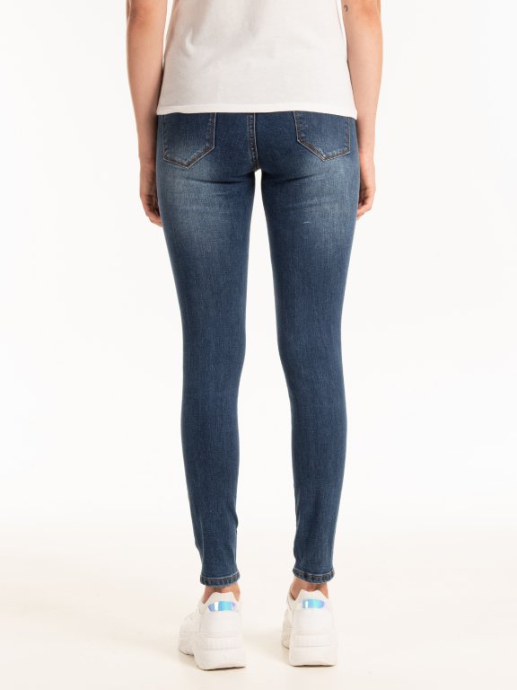 SKINNY JEANS WITH DECORATIVE METAL RINGS