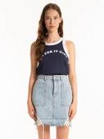 Tank with message print