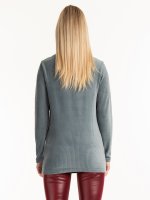 Sametový svetr s vysokým límcem