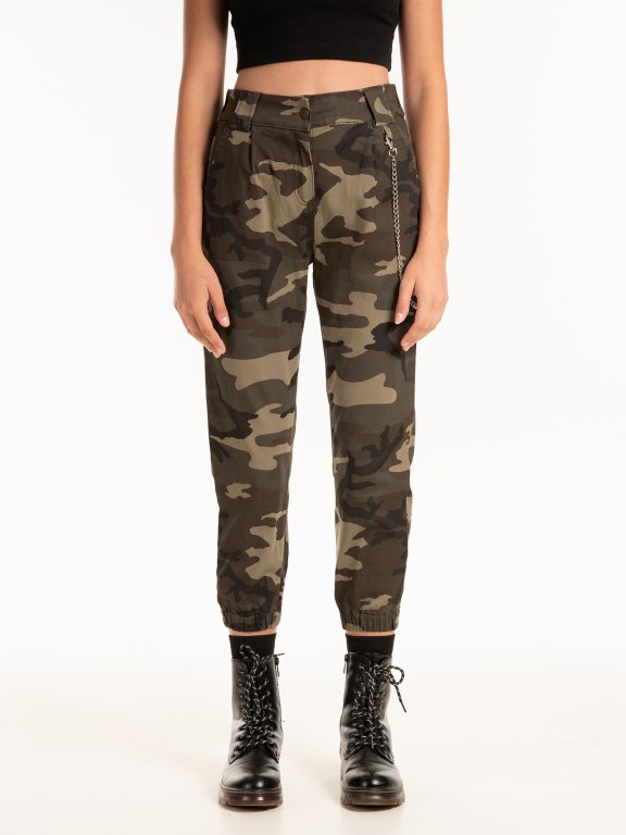Camo trousers with chain