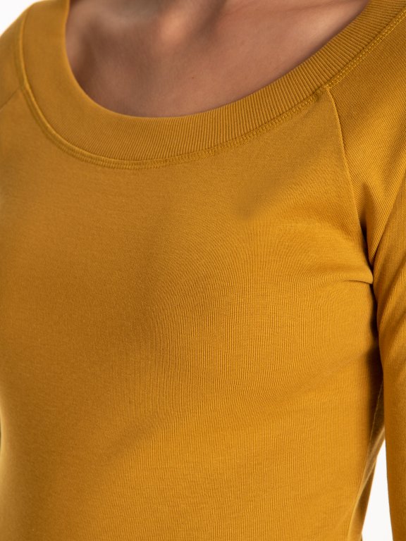 Základné bavlnené tričko so širokým golierom