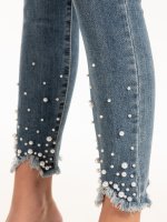 Skinny jeans with pearls