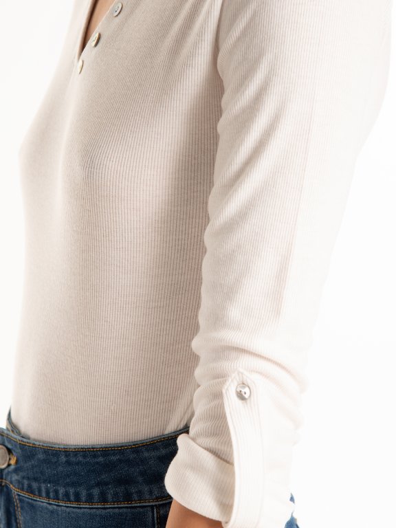 Basic ribbed top with buttons