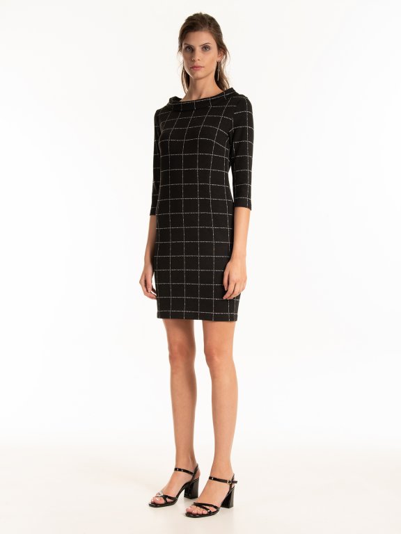 Plaid dress with wide collar