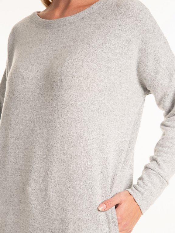 Przedłużony sweter z kieszeniami