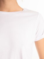 Základné predĺžené tričko s krátkym rukávom