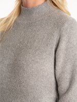 Dlouhý pulovr s vysokým límcem