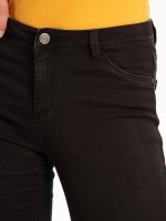 Základné džínsy skinny so stredne vysokým pásom