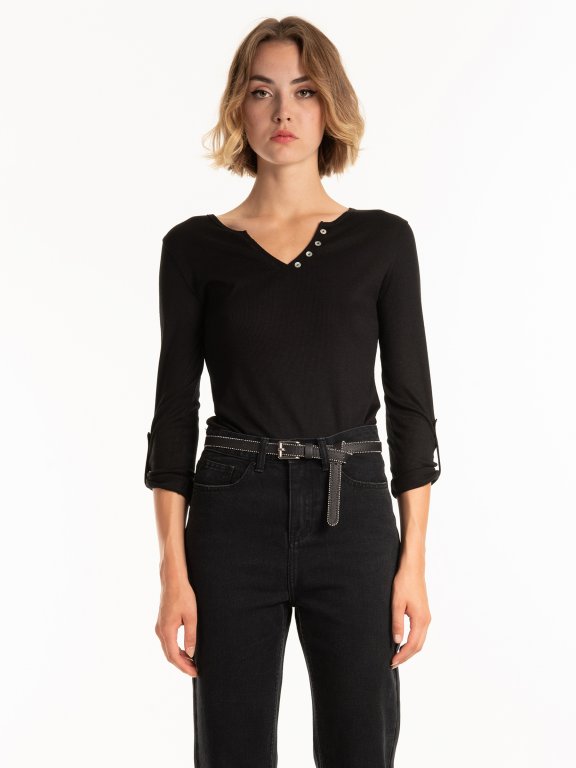 Basic ribbed top with buttons