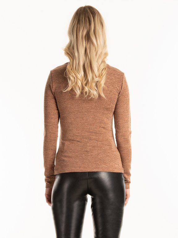 Fine knit top with buttons
