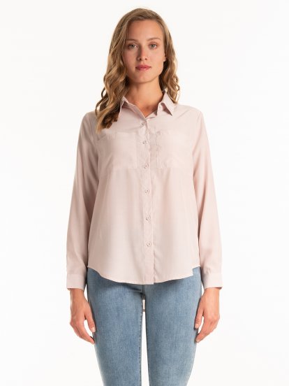 Jednokolorowa bluzka z kieszeniami na piersi