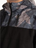 Jachetă cu imprimeu camuflaj