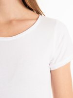 Koszulka basic z surowymi krawędziami