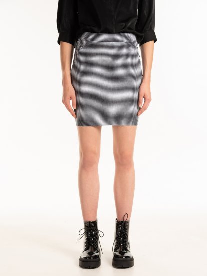 Puzdrová sukňa s pepitovým vzorom
